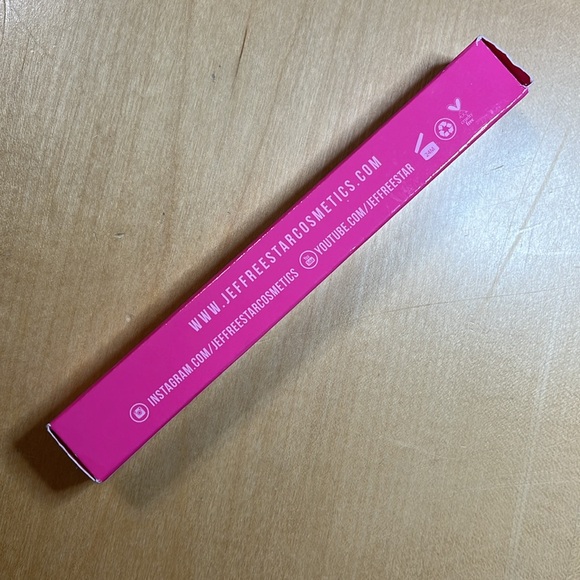 NEW Jeffree Star Velour Lip Liner Cherry Wet 1.2g / .042 oz - Picture 10 of 12